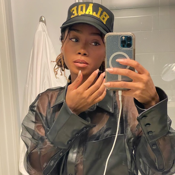 Meet your Posher, Chloe - Picture 4 of 5